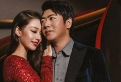 朗朗夫妇吃瓜,甜蜜瞬间曝光，网友直呼甜到心里