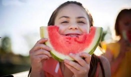 吃瓜笑容,笑出心扉的瞬间