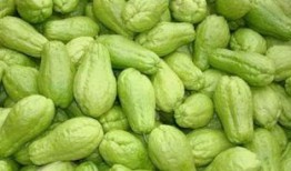 光着膀子吃瓜,光膀子吃瓜，畅享清凉时光