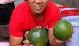 精神小伙吃瓜全集,笑料百出，揭秘娱乐圈幕后故事