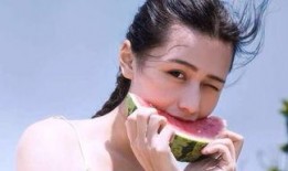 女生说给你吃瓜,揭秘女生“给你吃瓜”背后的秘密与趣味